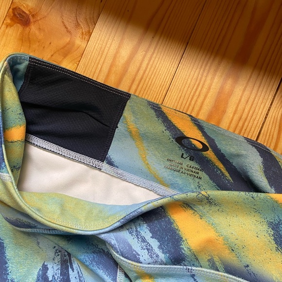 Oakley Workout Capris Large Blue/Yellow - Picture 3 of 5